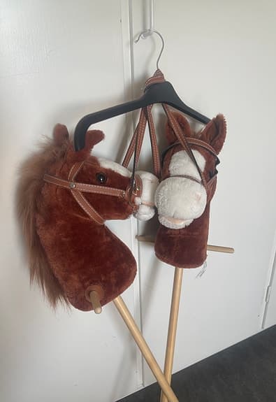 My Little Pony käpphästar och vita barnstolar