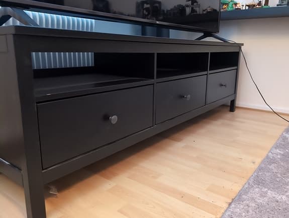 LG 75" tum TV 4k UHD Smart TV UM7110 samt Tv-bänk
