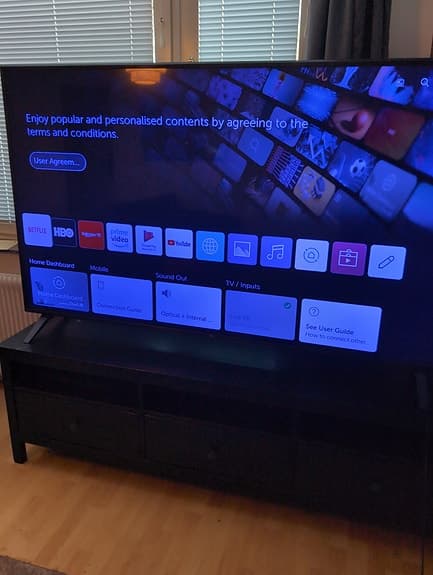 LG 75" tum TV 4k UHD Smart TV UM7110 samt Tv-bänk