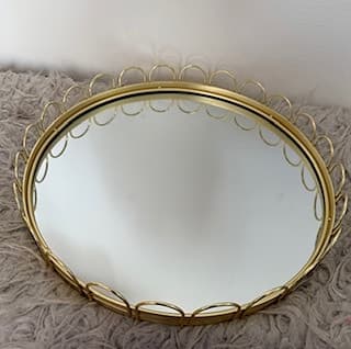 Oval spegelbricka med guldram