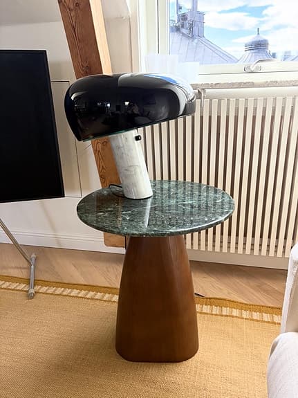 Sidobord i marmor