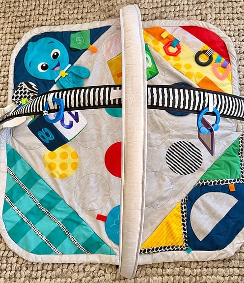 Baby Einstein Babygym lekmatta med bågar och leksaker