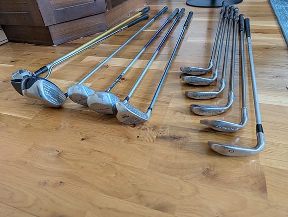 Golfset som inkluderar vagnbag