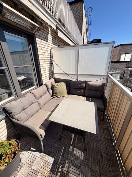 MIO Hörnbalkongsoffa med dynor grå