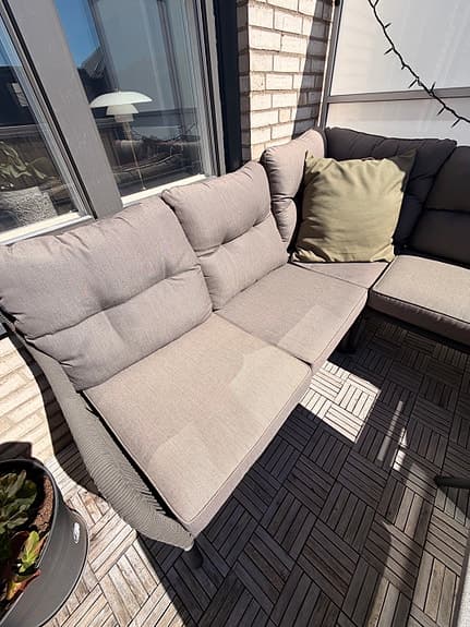 MIO Hörnbalkongsoffa med dynor grå
