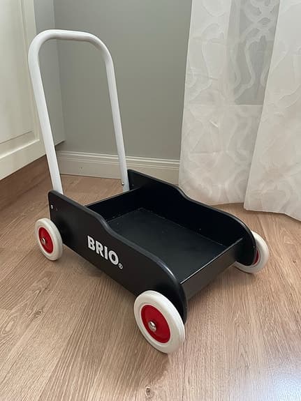 BRIO gåvagn + gåstol med leksaker