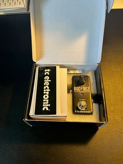 Pedaler & ljudgrejer i toppskick –Rolls, TC Helicon, Valeton m.fl.