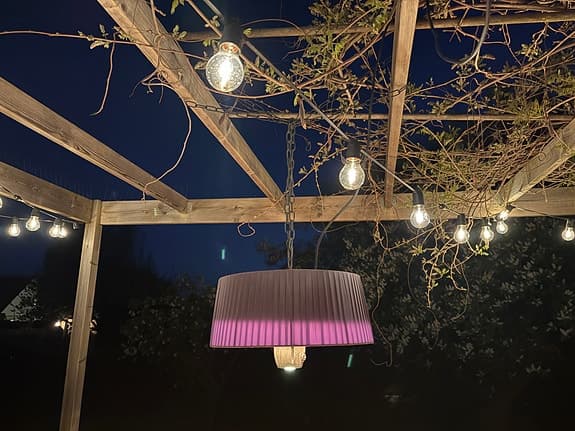 Hängande terrassvärmare med lampskärm svart
