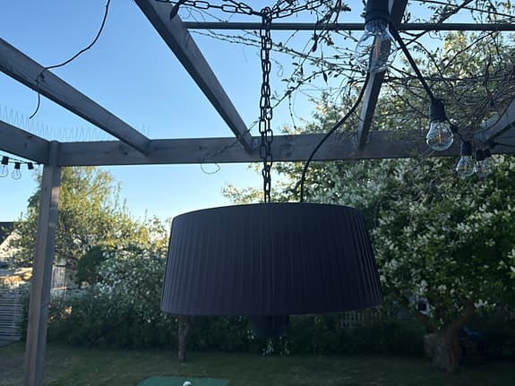 Hängande terrassvärmare med lampskärm svart
