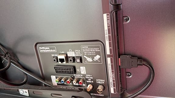 LG platt-TV med flera HDMI- och ljudingångar