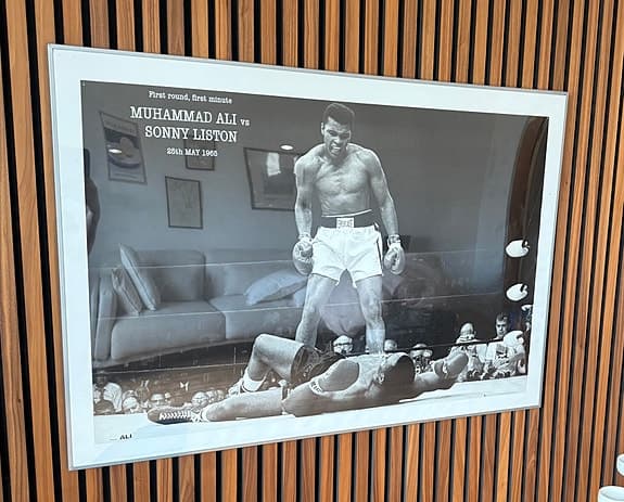 Stor Muhammad Ali tavla med ram,  svartvit fotokonst