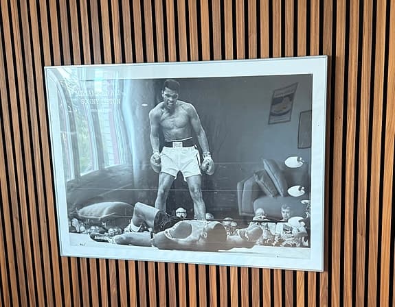 Stor Muhammad Ali tavla med ram,  svartvit fotokonst