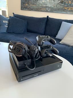 Microsoft Xbox One spelkonsol svart
