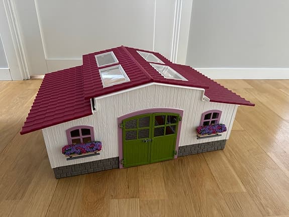 Schleich häststall med tillbehör