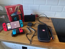 Nintendo Switch OLED spelkonsol och fodral 128 GB SD kort  (Pris kan diskuteras)