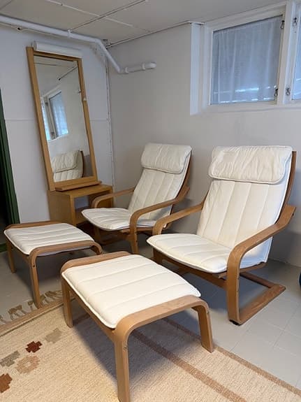 Fåtöljer med fotpallar