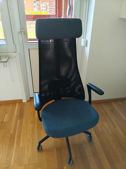 Ergonomic office chair with breathable mesh back