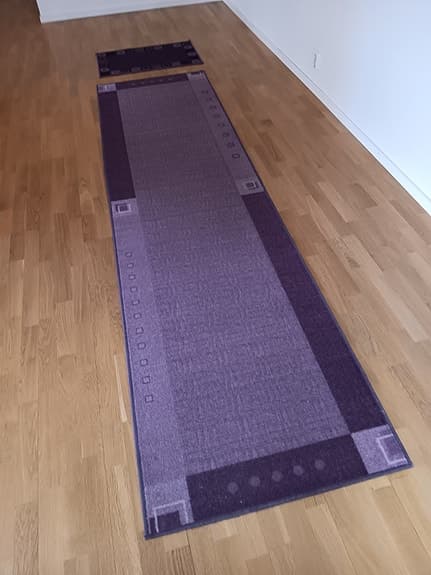 Avlång gångmatta + mindre tillhörande dörrmatta