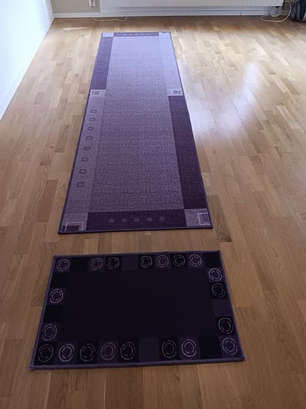 Avlång gångmatta + mindre tillhörande dörrmatta