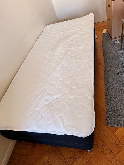 Elektrisk ställbar säng 90х200 cm med madrass och fjärrkontroll