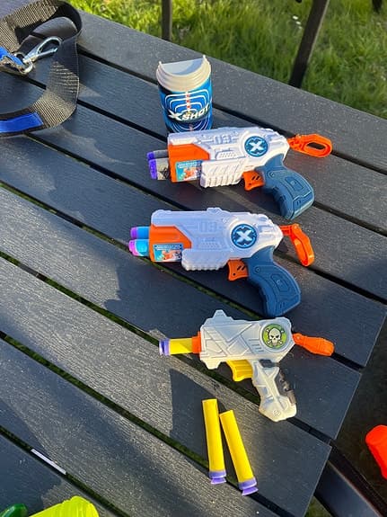 Fina  pistoler leksaksvapen med pilar