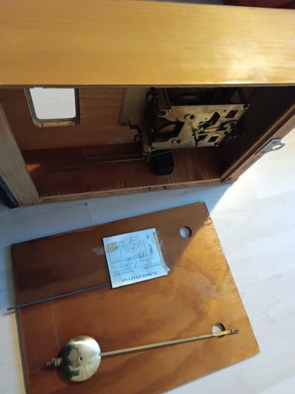 Westerstrands väggklocka i trä