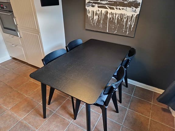 IKEA matbord med 4 stolar svart