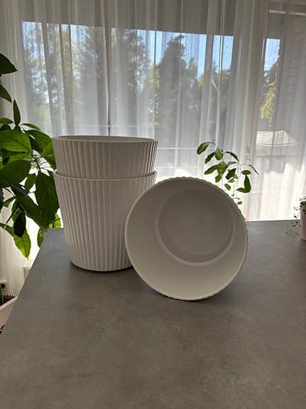 IKEA  ”SALT”-  9 st vita krukor med räfflad yta