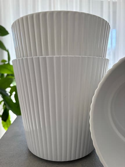 IKEA  ”SALT”-  9 st vita krukor med räfflad yta