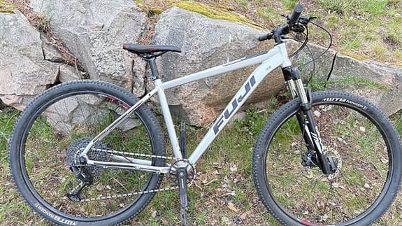 Fjui mountain bike 29’’ + tillbehör