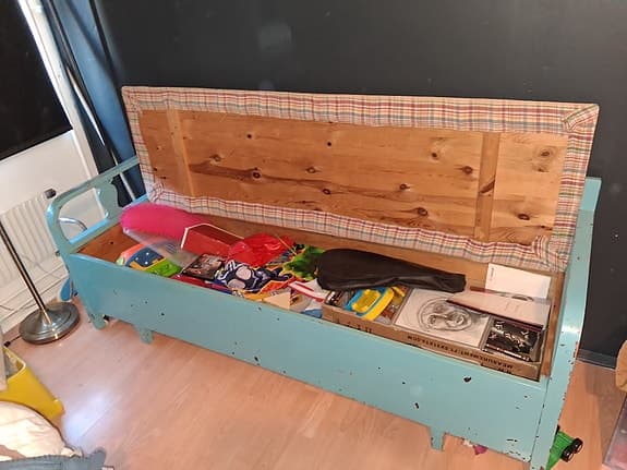 Blå kökssoffa med förvaring