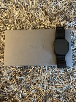 Apple Watch Ultra 3 med svart armband