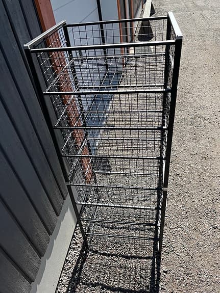 Förvaringsställ med trådbackar / nätkorgar – svart metall