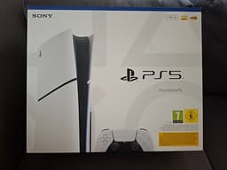 Helt ny och aldrig använd PS5 standard edition slim 1TB (2025)