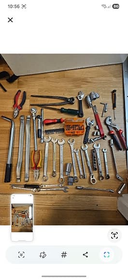 Blandat verktygspaket med nycklar, tänger och bits