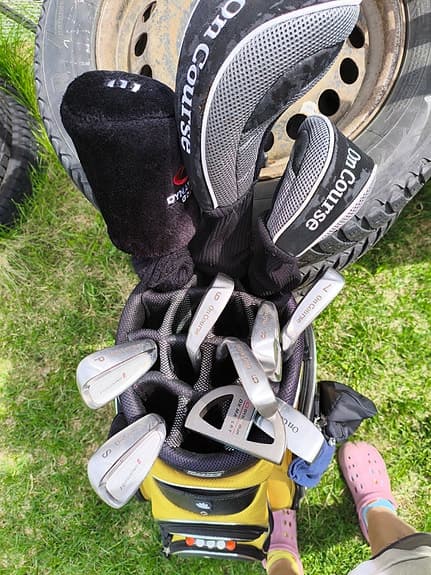 Golfset med bagar och vagnar
