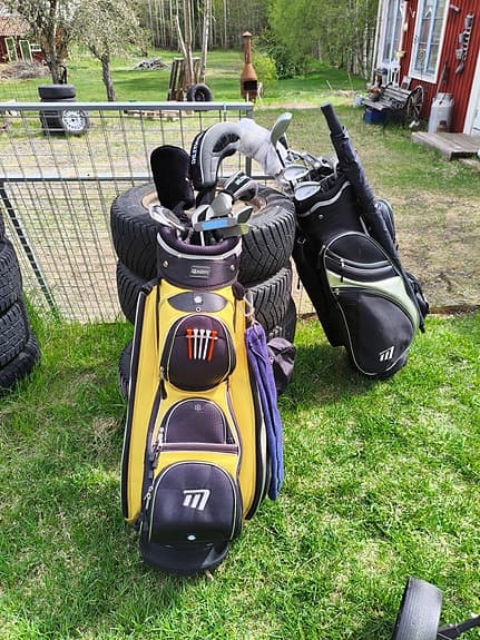 Golfset med bagar och vagnar