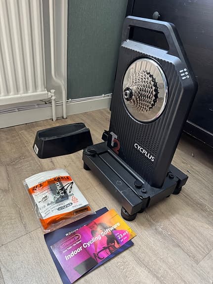 CYCPLUS T2 cykeltrainer svart