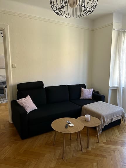 Svart bäddsoffa