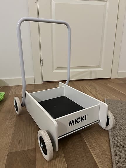 Micki lära gå vagn
