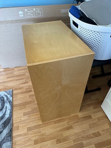 Byrå med skivställ