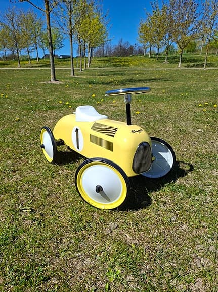 Gul gåbil från Magni Toys