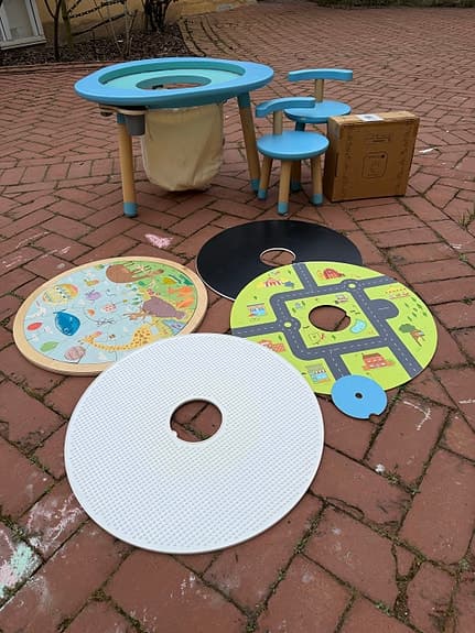 Stokke MuTable lekbord + 3 stolar + aktivitets-skivor (komplett set)