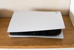 PS5 standard 825GB + 3 spel + 1 kontroll + laddningsstation