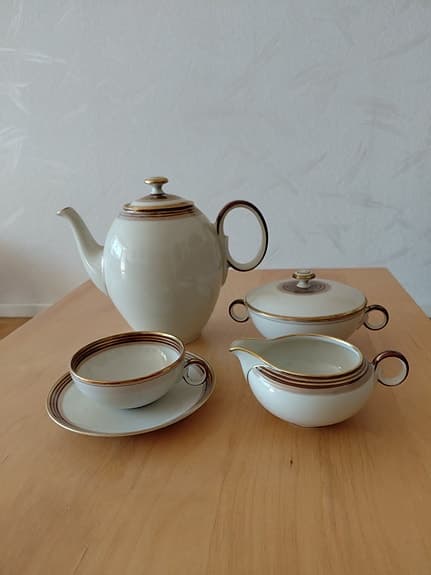 Kaffeservis Hackefors med guldkant