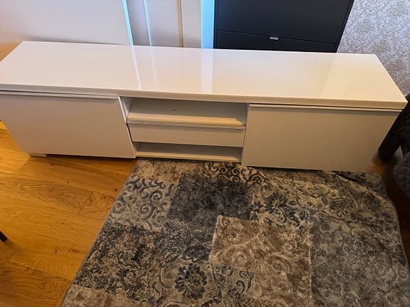 Soffbord och TV-bänk