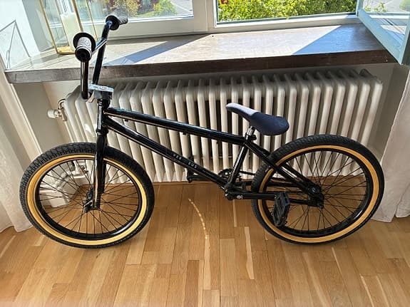 WeThePeople BMX 20" svart unisex