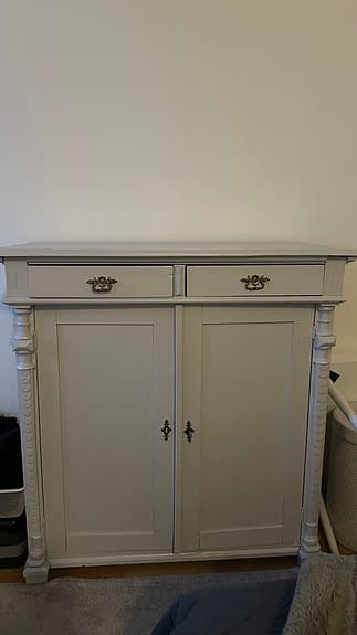 Skåp/skänk med lådor och dörrar