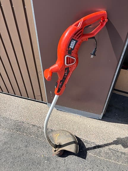 Black & Decker  grästrimmer eldriven röd