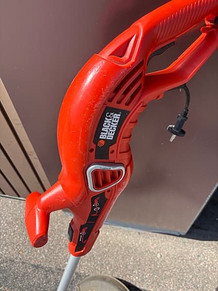 Black & Decker  grästrimmer eldriven röd